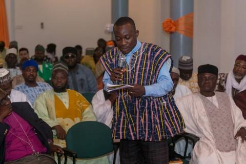 Rev Baffour giving his impressions on the conference with Sheikh Bamba looking on