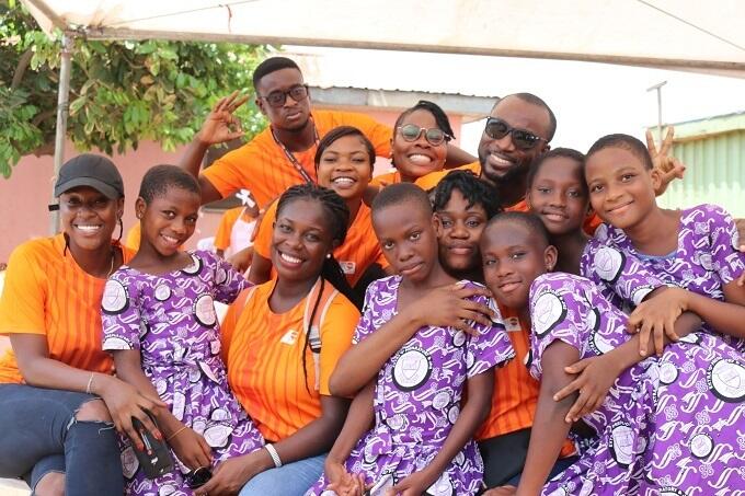 Some Youth Fellows with students from Extra “O” school