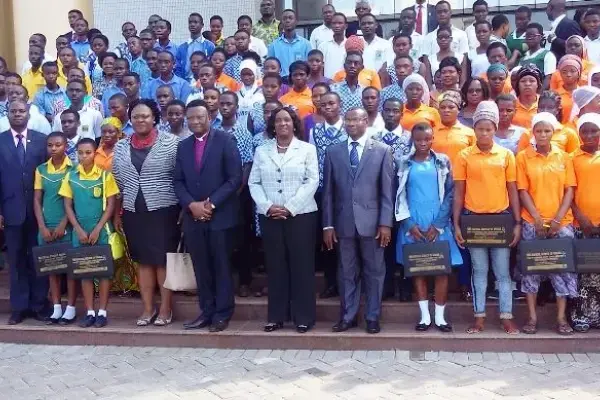 Ghana’s Chief Justice mentors head porters (kayayei)