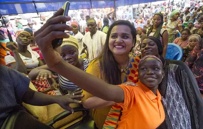 Kayayei Girls welcome UN Youth Envoy to the Agblogboshie Market in Accra 